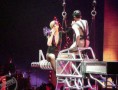 /album/last-girl-on-earth-tour/normal-024-rihanna-image-611x464-jpg/